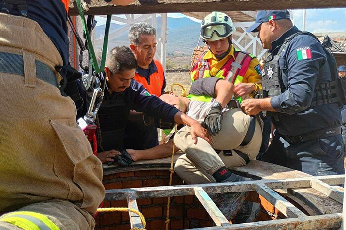 Hombre cae a pozo y bomberos estatales lo rescatan, en La Estancia