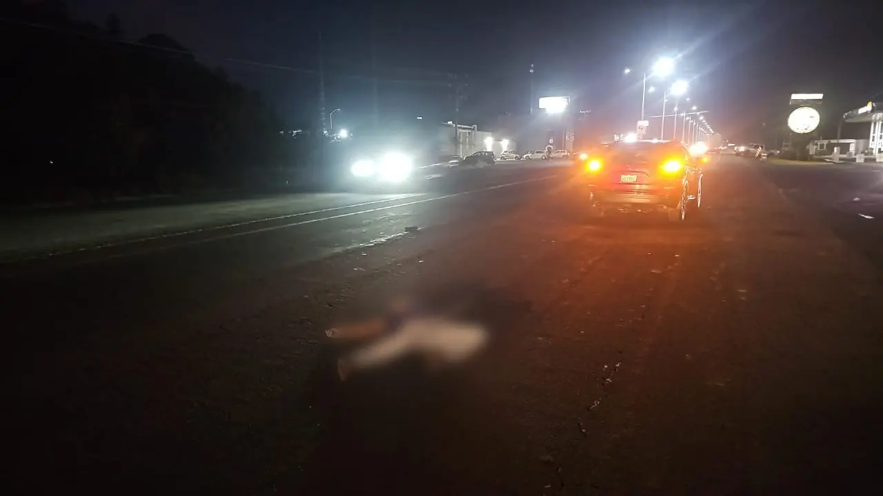 Hombre muere atropellado en la Uruapan–Paracho; conductor responsable huye