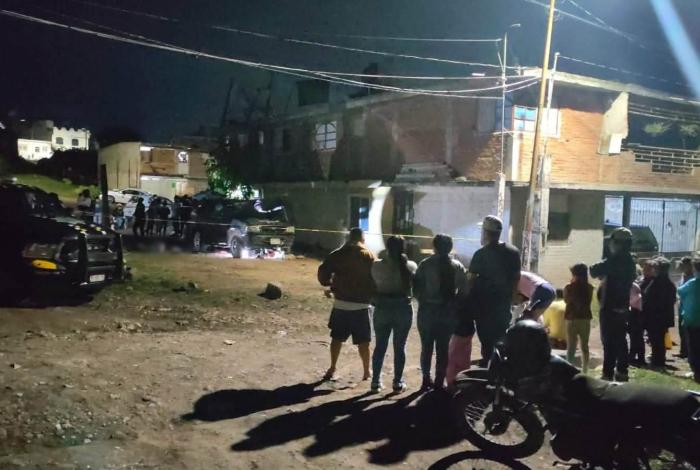 Hombre muere tras desmayarse y caer cuando reparaba una camioneta, en Morelia