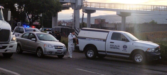 Hombre pierde la vida atropellado en la carretera Morelia-Salamanca