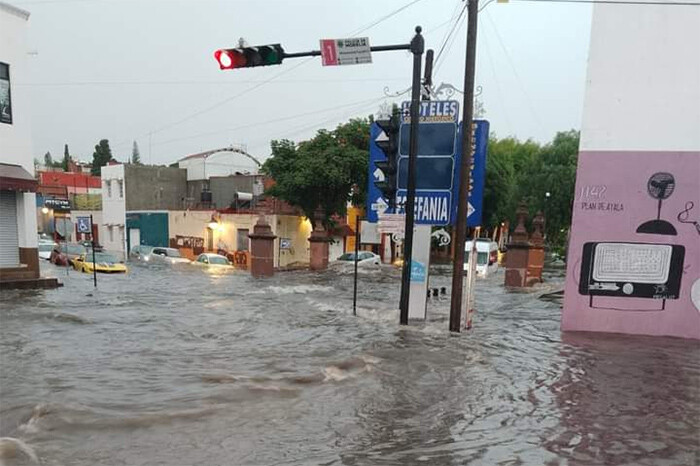 Hoy se pronostican lluvias puntuales intensas en Michoacán y otros 9 estados, debido a la onda tropical 8