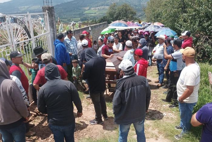 Huajúmbaro despide con lágrimas al migrante Jaime Alanís, tras morir en redad en Estados Unidos