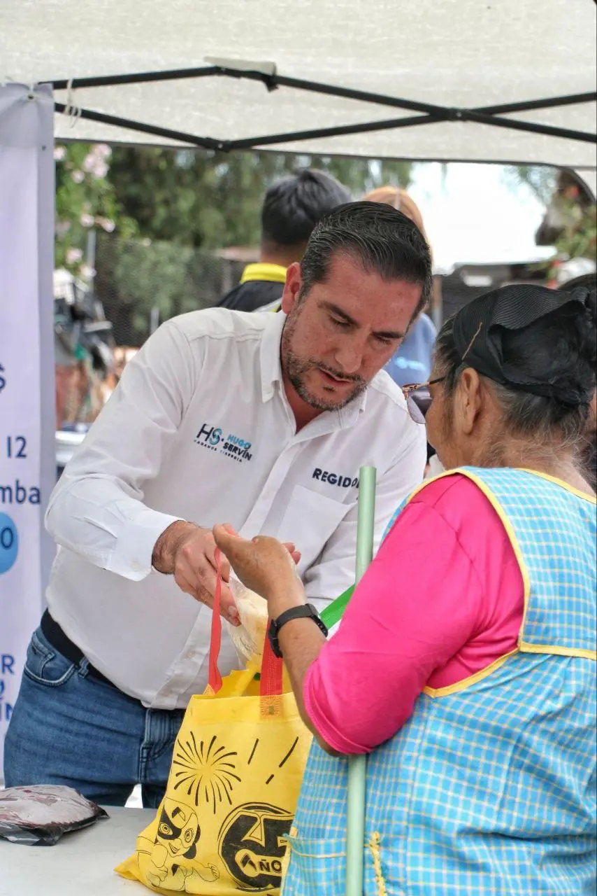 Hugo Servín apoya a 100 familias morelianas en el Puerto de Buenavista