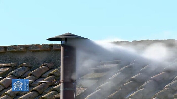 Humo blanco en el Vaticano, la Iglesia Católica tiene nuevo jerarca