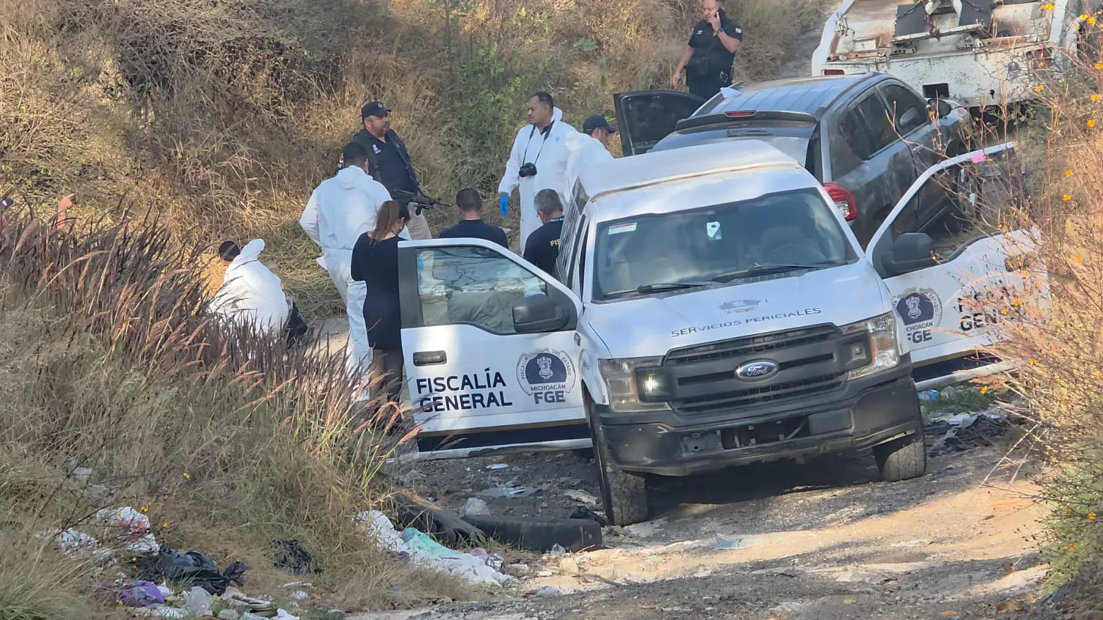 Identifican a una de las víctimas del triple homicidio hallado en camioneta abandonada en la Pátzcuaro-Morelia