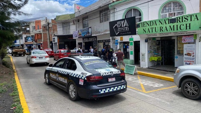 #Imágenes | Delincuentes atracan tienda de accesorios para celulares en Villa Universidad, Morelia 