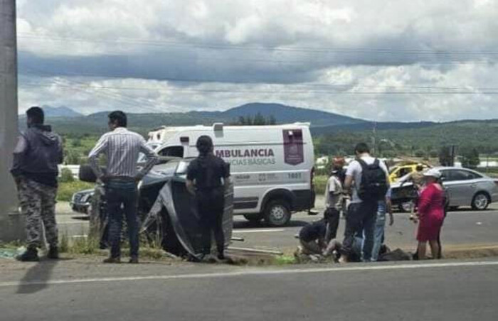 #Imágenes | Se registra choque entre 2 vehículos en la Morelia-Pátzcuaro