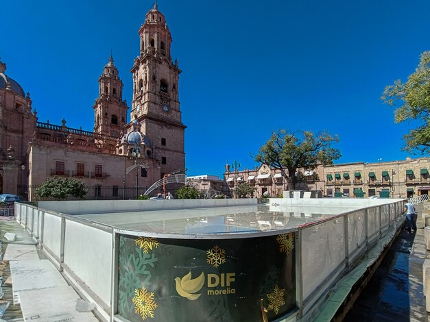 #Imágenes | ¡Todo listo para la inauguración de pista de hielo y encendido navideño en Morelia!