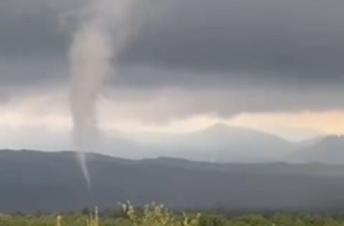 Impresionante tornado de agua cerca del volcán Paricutín