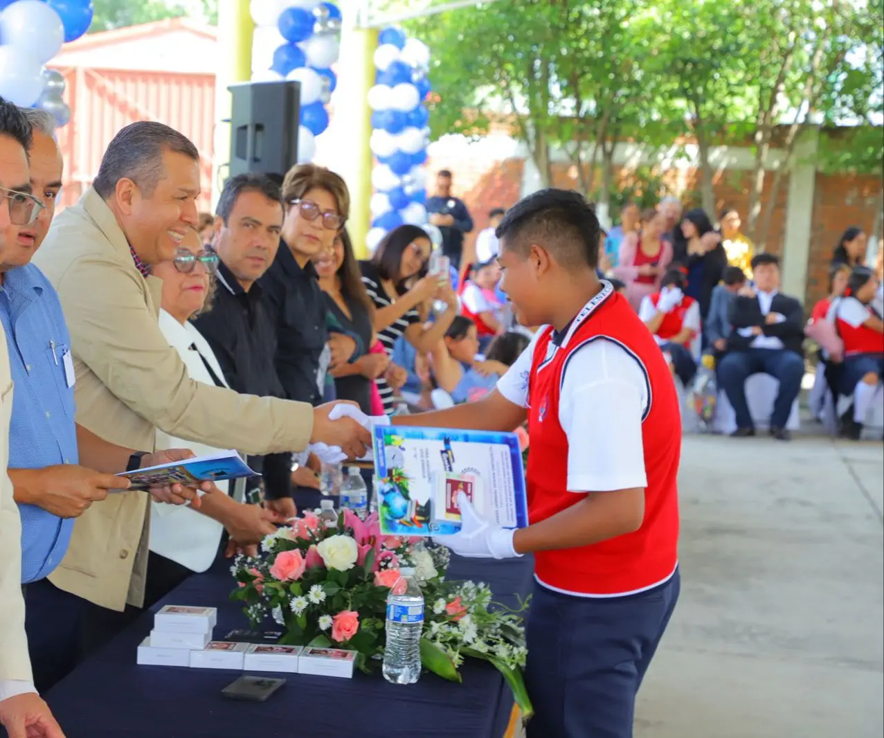 Impulsa Juan Carlos Barragán la campaña Fuera Tiliches Escolares