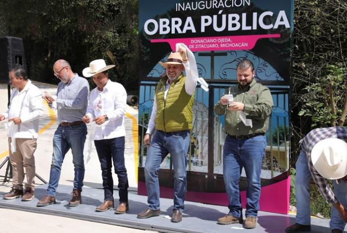 Inaugura Bedolla calle y domo en autogobierno de Donaciano Ojeda