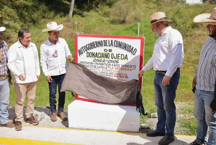 Inaugura Bedolla calle y domo en autogobierno de Donaciano Ojeda