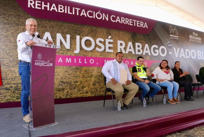 Inaugura Bedolla rehabilitación carretera entre Penjamillo y Numarán; fortalecerá productividad regional
