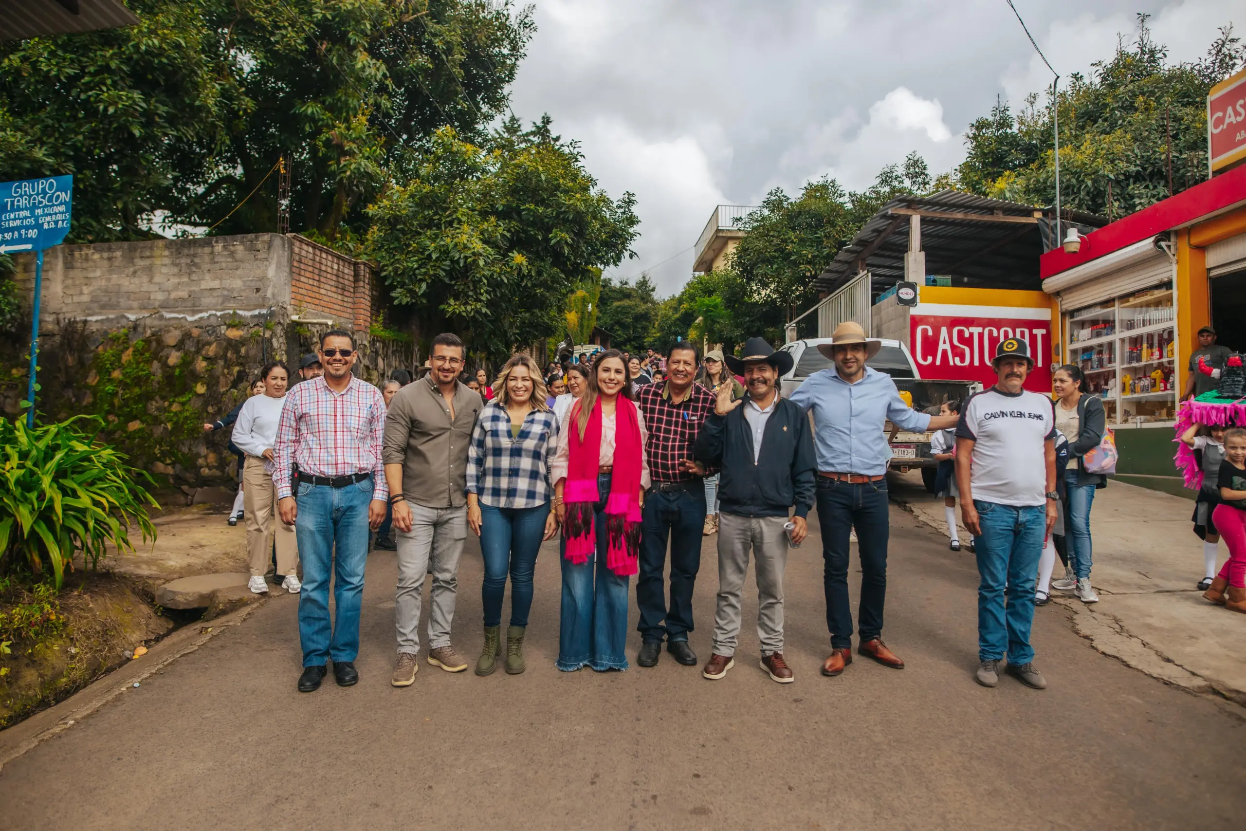 Inaugura Dayana Pérez Mendoza tramo carretero en el Tarascón