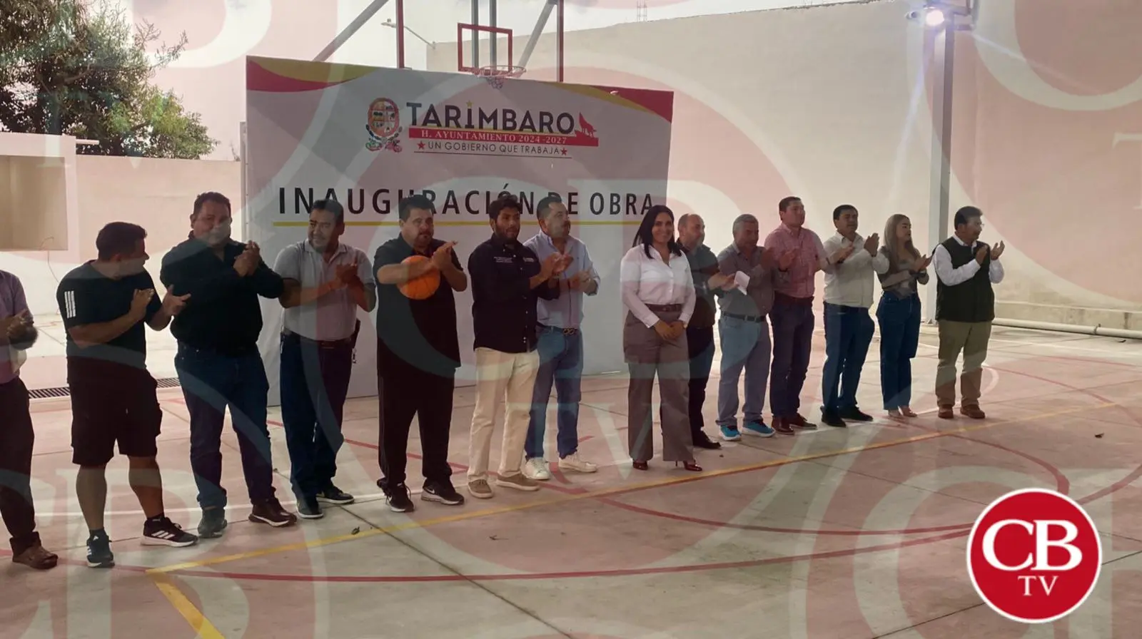 Inaugura Eric Gaona cancha de usos múltiples en el Colegio, municipio de Tarímbaro