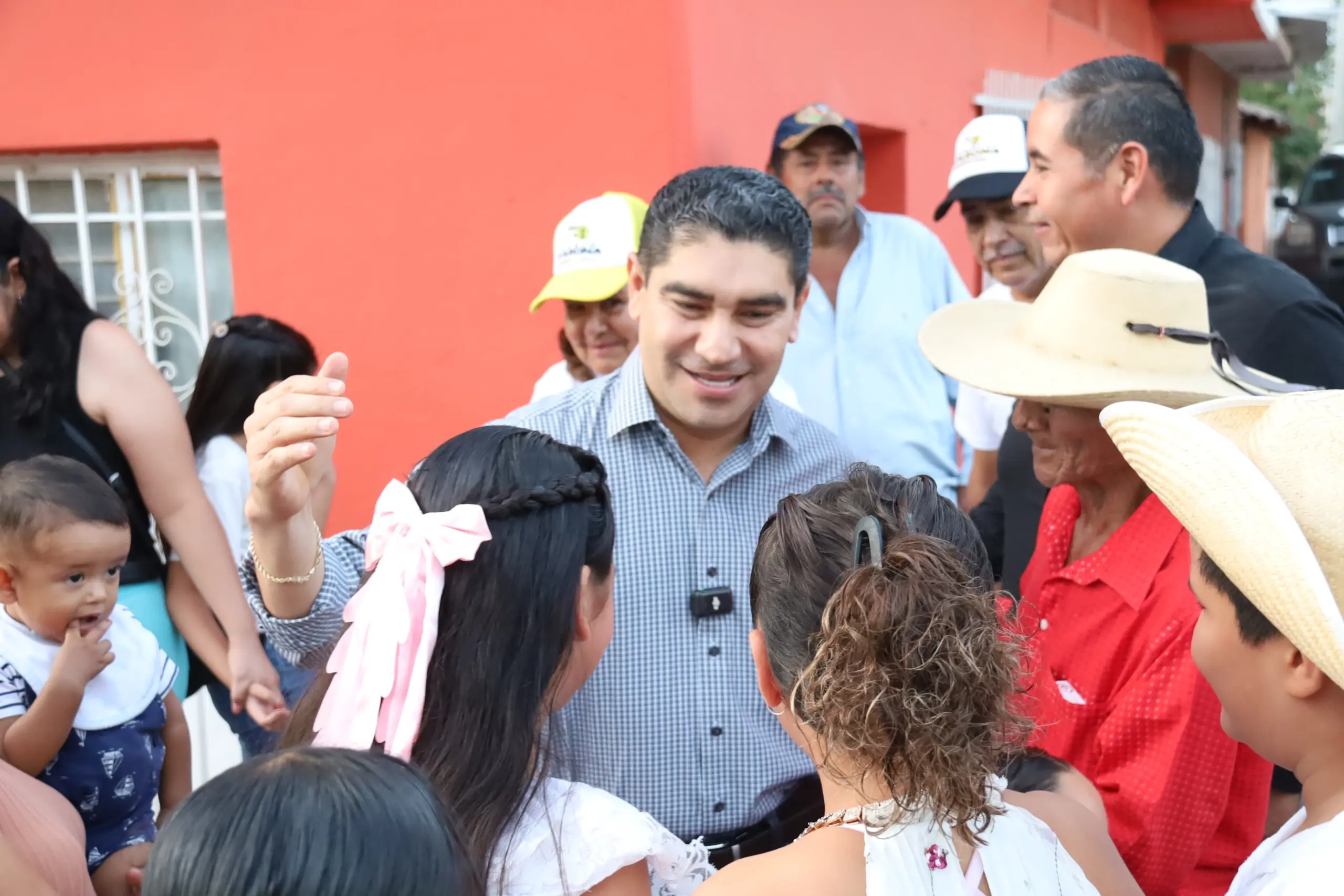 Inaugura Pablo Varona la rehabilitación del tramo carretero que da acceso a la tenencia de Turitzio