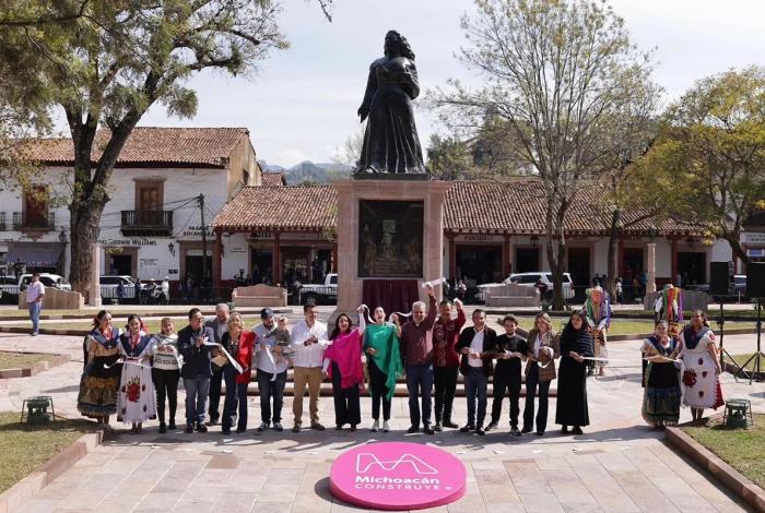 Inauguran Bedolla y Josefina Rodríguez remodelación de plaza Gertrudis Bocanegra; impulsará turismo de Pátzcuaro