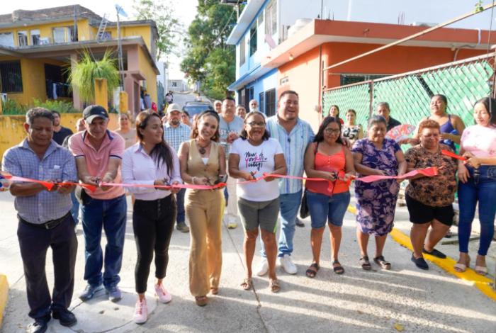 Inauguran Calles “Pera y Mandarina” en Colonia Benito Juárez de Lázaro Cárdenas