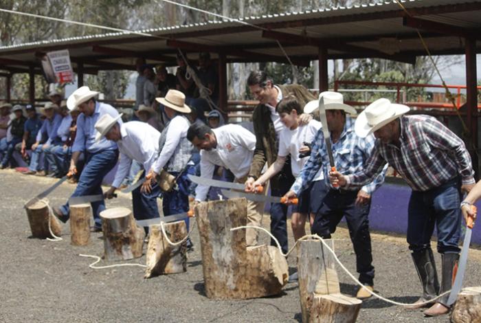 Inauguran expo por el XX Aniversario de la Cooperativa de Ganaderos Organizados de Morelia