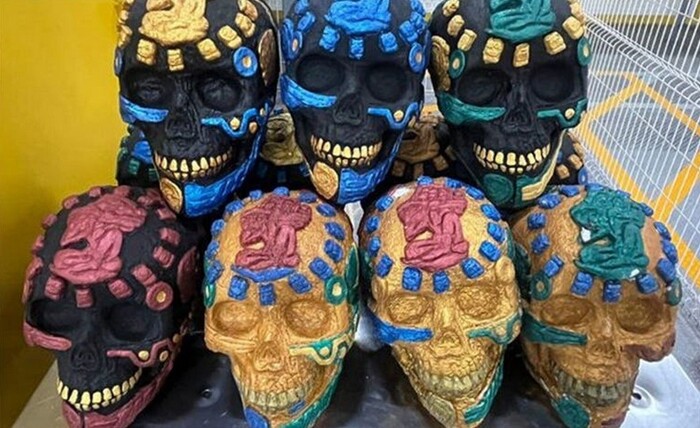 Incautan calaveras ‘prehispánicas’ con droga en aeropuerto de Querétaro