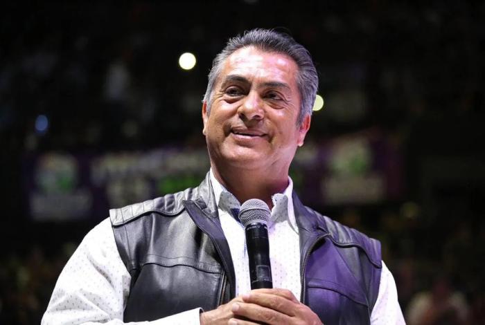 Incendian casa de “El Bronco” en Nuevo León; guardia hiere a intruso