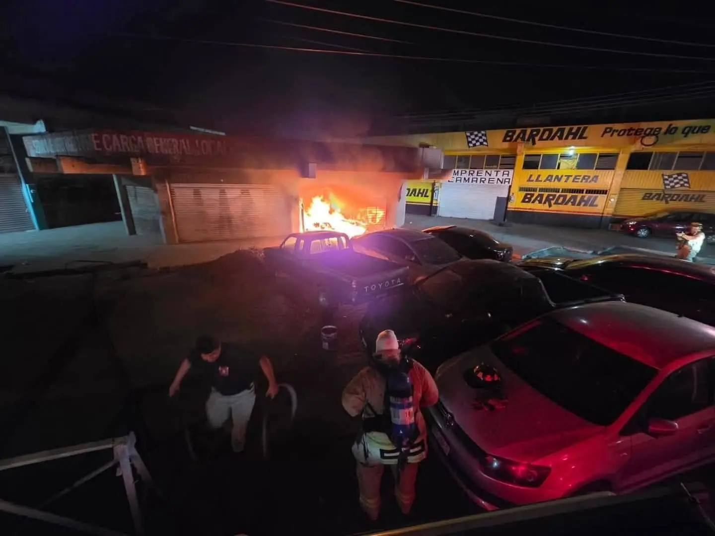 Incendio consume bodega en colonia Las Fuentes de Zamora; no hubo personas lesionadas