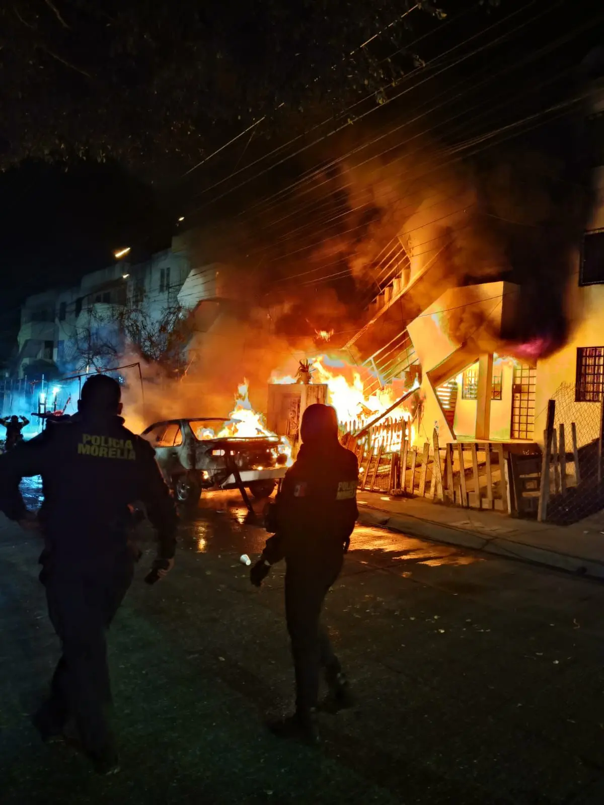 Incendio consume departamento en Villas del Pedregal