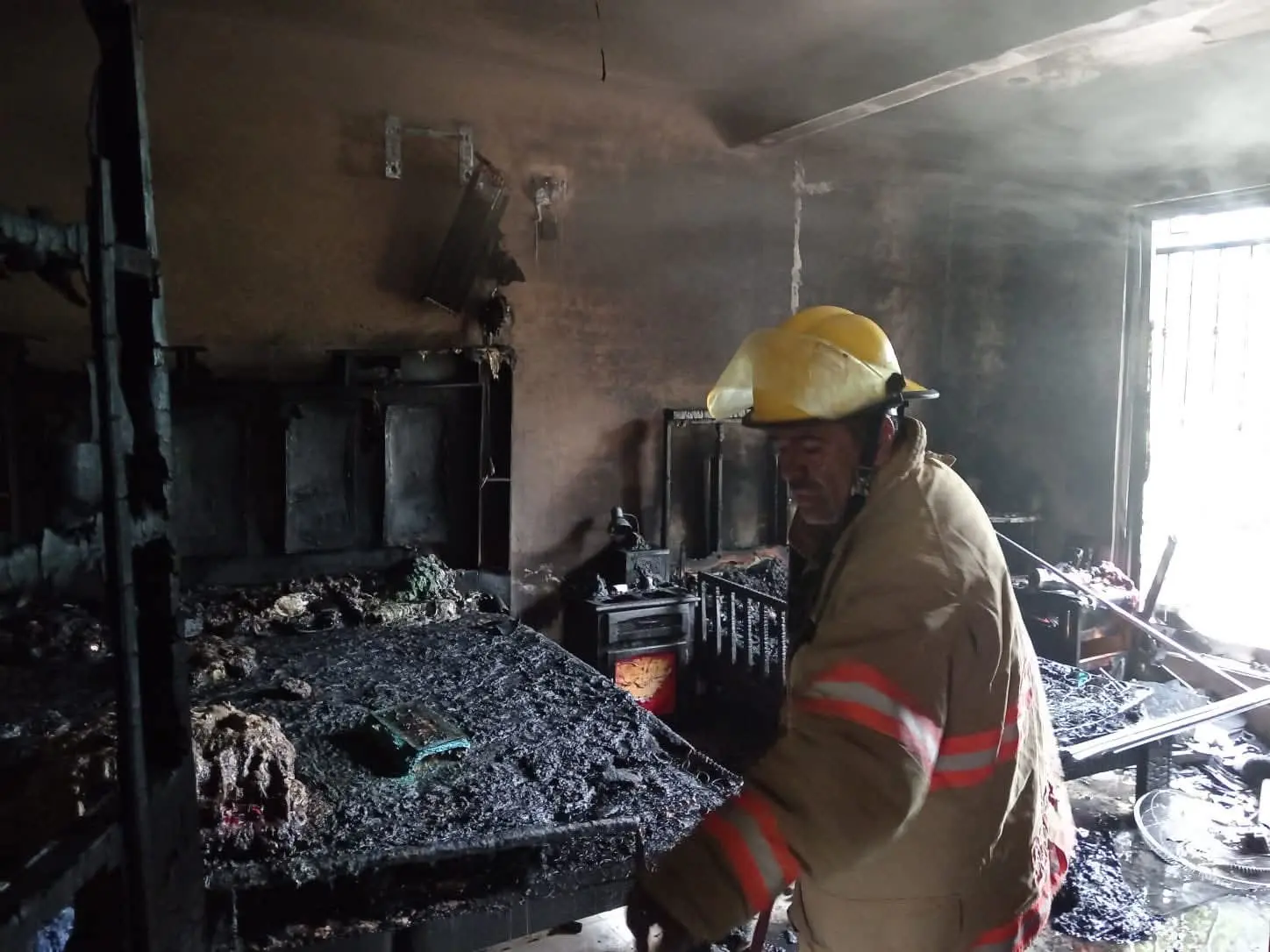 Incendio consume vivienda en Huetamo