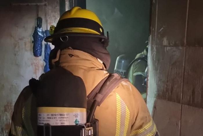 Incendio en departamento de Xangari moviliza a bomberos; sólo hubo daños materiales