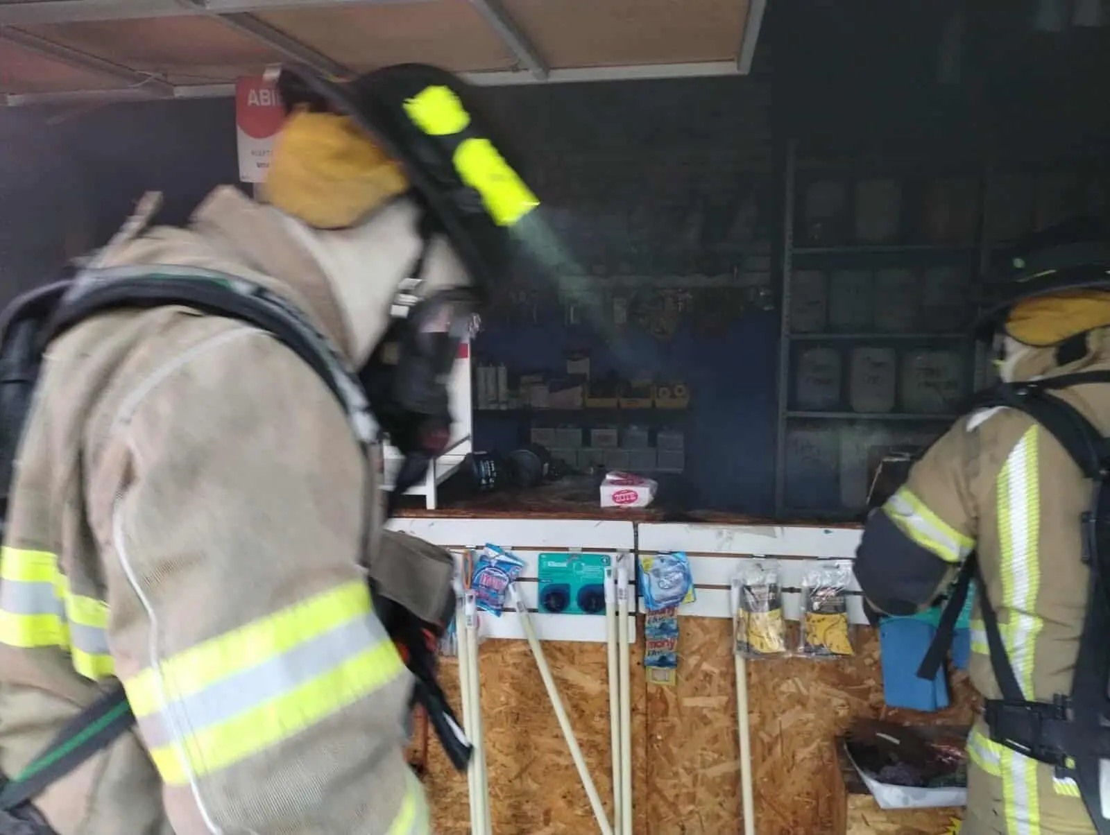 Incendio en negocio de limpieza en Prados Verdes deja solo daños materiales