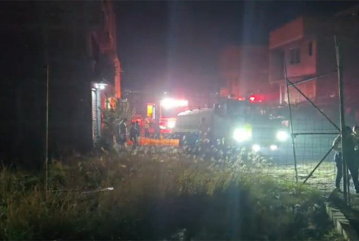 Incendio en terreno baldío deja 3 vehículos dañados, al poniente de Morelia