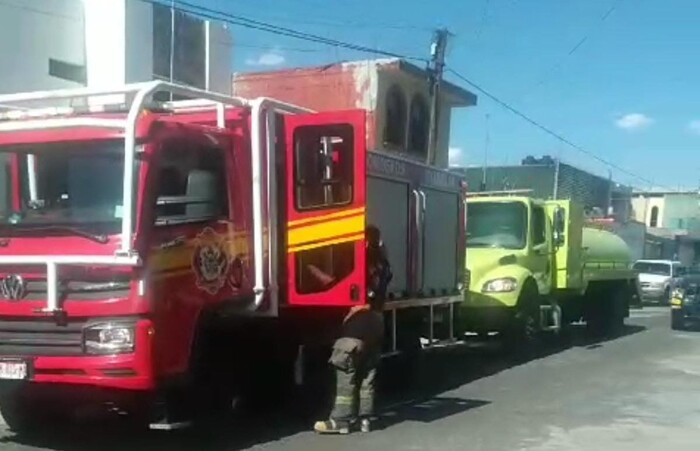 Incendio en vivienda moviliza a bomberos y policías en Morelia