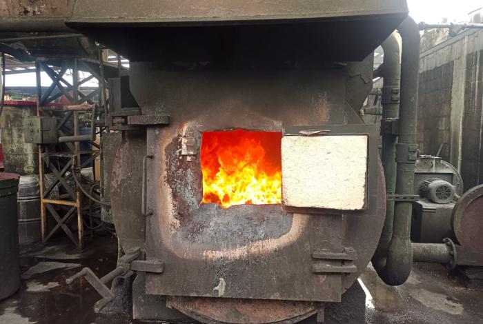 Incineran toneladas de precursores químicos y narcóticos, asegurados de narcolaboratorios