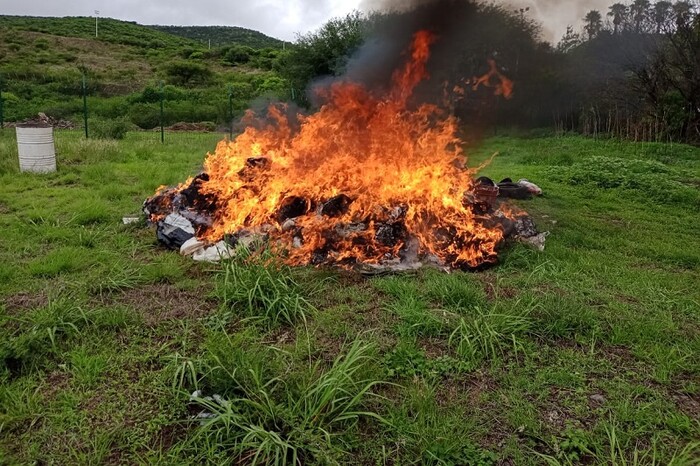 Incineran un total de 419 kilos de droga en Charo