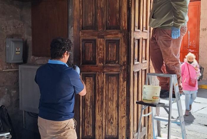 Inicia segunda etapa de restauración de portones y elementos de madera del Centro Histórico de Morelia