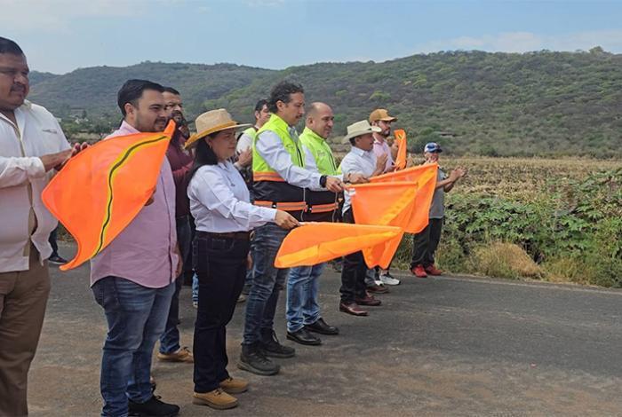Inicia SICT construcción de 18 caminos rurales en Michoacán