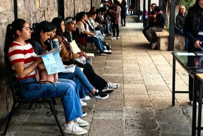 Inicia sin contratiempos, entrega de fichas para ingresar a las Normales de Michoacán