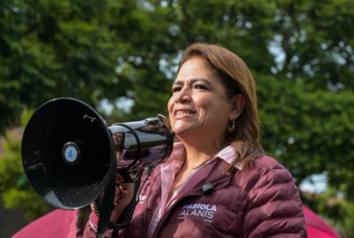 Intensifica Fabiola Alanís el trabajo territorial en Uruapan y difunde beneficios de la 4T a las familias