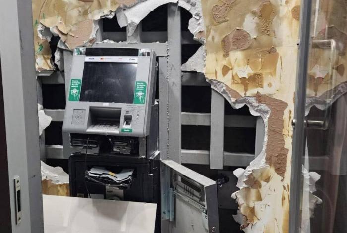 Intentan robar cajero automático en Huandacareo; sujetos huyen sin botín