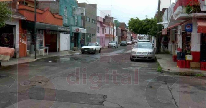 Invaden cucarachas y mosquitos del dengue a la colonia Ejidal Ocolusen