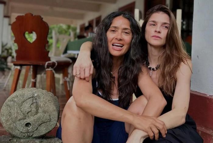 Irene Azuela y Salma Hayek se reencuentran en Veracruz