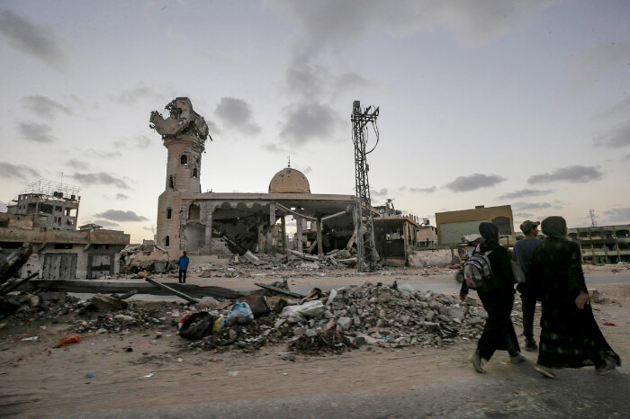 Israel ahora quema un hospital al norte de Gaza; personal y pacientes huyen en medio del temor