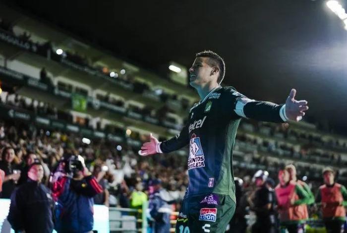 James Rodríguez verdugo de las Chivas en el triunfo de 1-0 del León