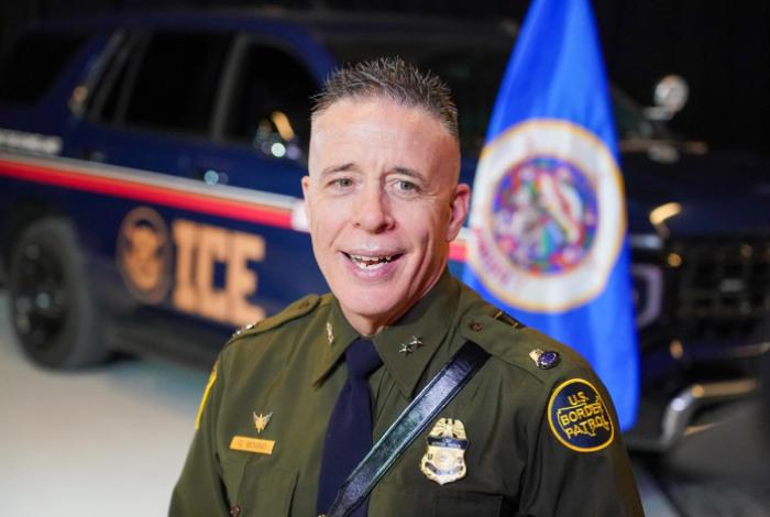 Jefe de ICE sale de Minnesota por órdenes de Trump y juez lo cita para que comparezca tras muerte de civiles