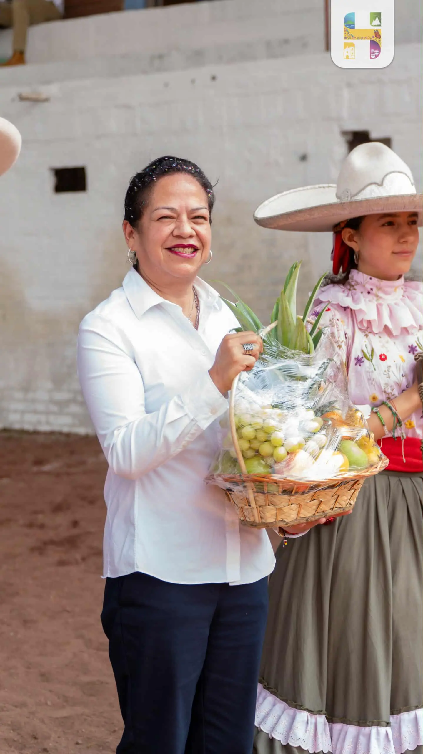 Jeovana Alcántar, asistió a la Tradicional Charreada, donde inauguró la techumbre de la manga del Lienzo Charro María Quiroz