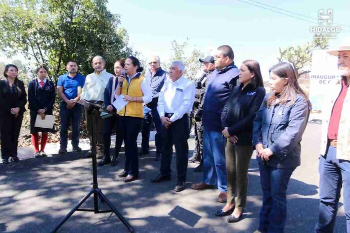 Jeovana Alcántar Baca, inauguró, la construcción del pavimento Asfáltico del acceso a la Secundaria Técnica 151