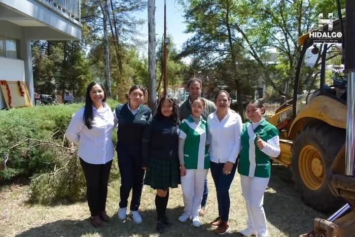 Jeovana Alcántar, dio el banderazo de inicio a los trabajos de construcción de la techumbre, en el Conalep Ciudad Hidalgo