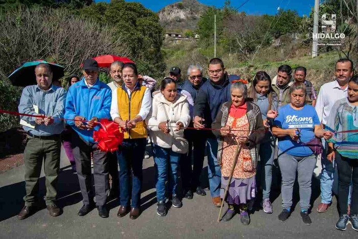 Jeovana Alcántar, inauguró la pavimentación asfáltica de la primera etapa del camino de acceso a la comunidad de Caleras