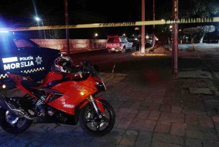 Joven muere tras ser golpeado por otro a la orilla de la avenida Acueducto en Morelia; hay un detenido