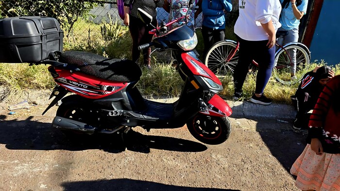 Joven resulta herida al sufrir un accidente de motocicleta